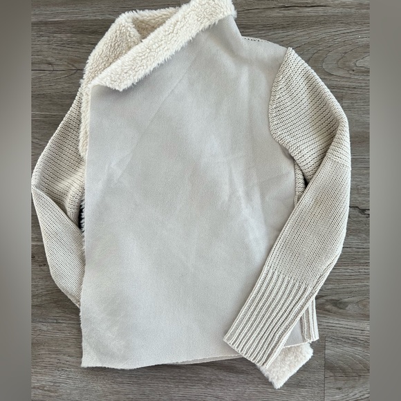 Philosophy Jacket- cream with faux fur collar - Picture 4 of 7